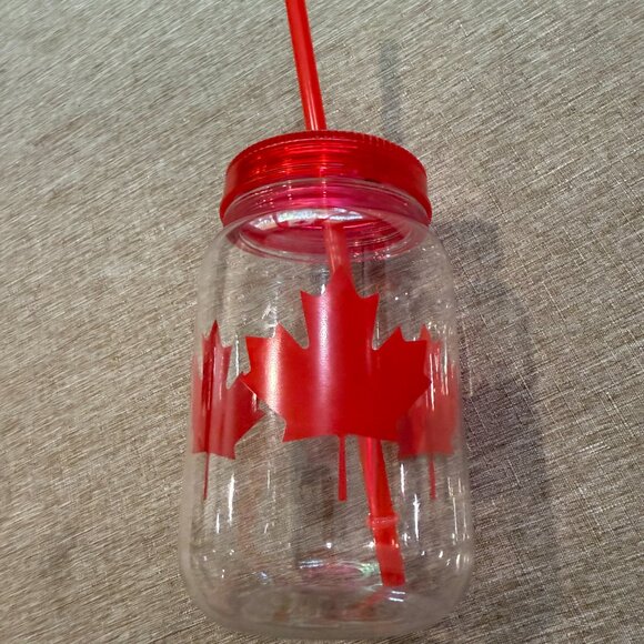 Maple Leaf Reusable 18oz Plastic Cups with Lids and Straws - 10 units - Picture 4 of 6